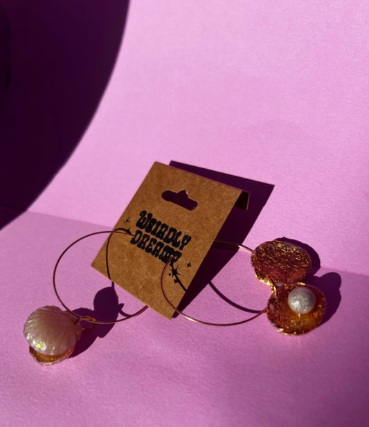 victoria's pearl earrings