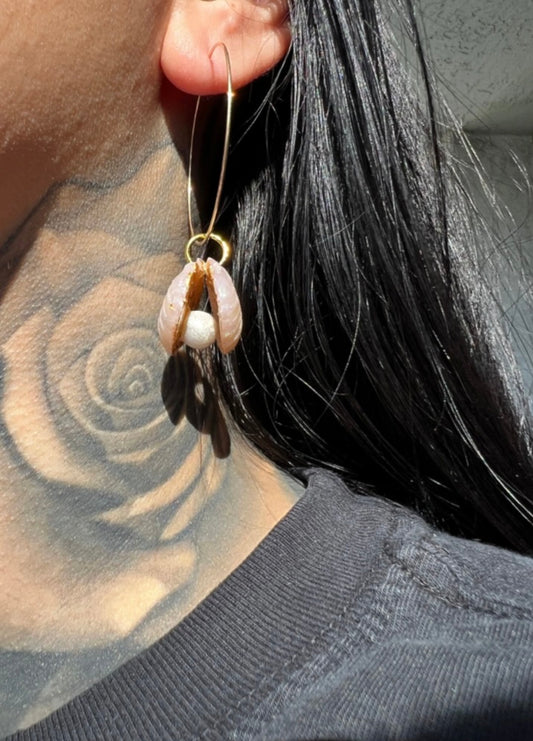 victoria's pearl earrings